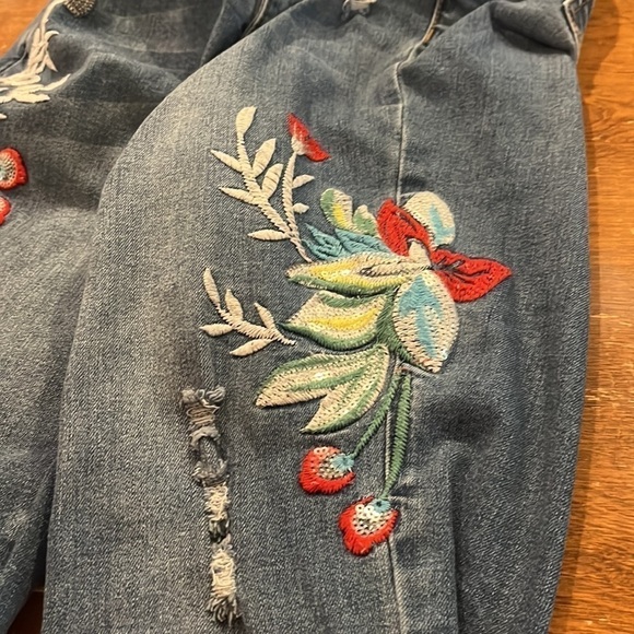 1946 Denim Embroidered Jeans - Picture 4 of 6